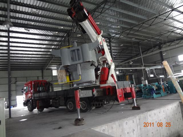油壓發(fā)泡機